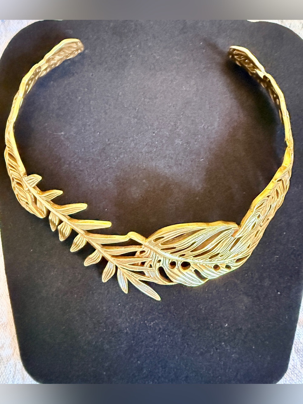 Kendra Scott Gold Leaf Necklace Collar - Picture 4 of 5